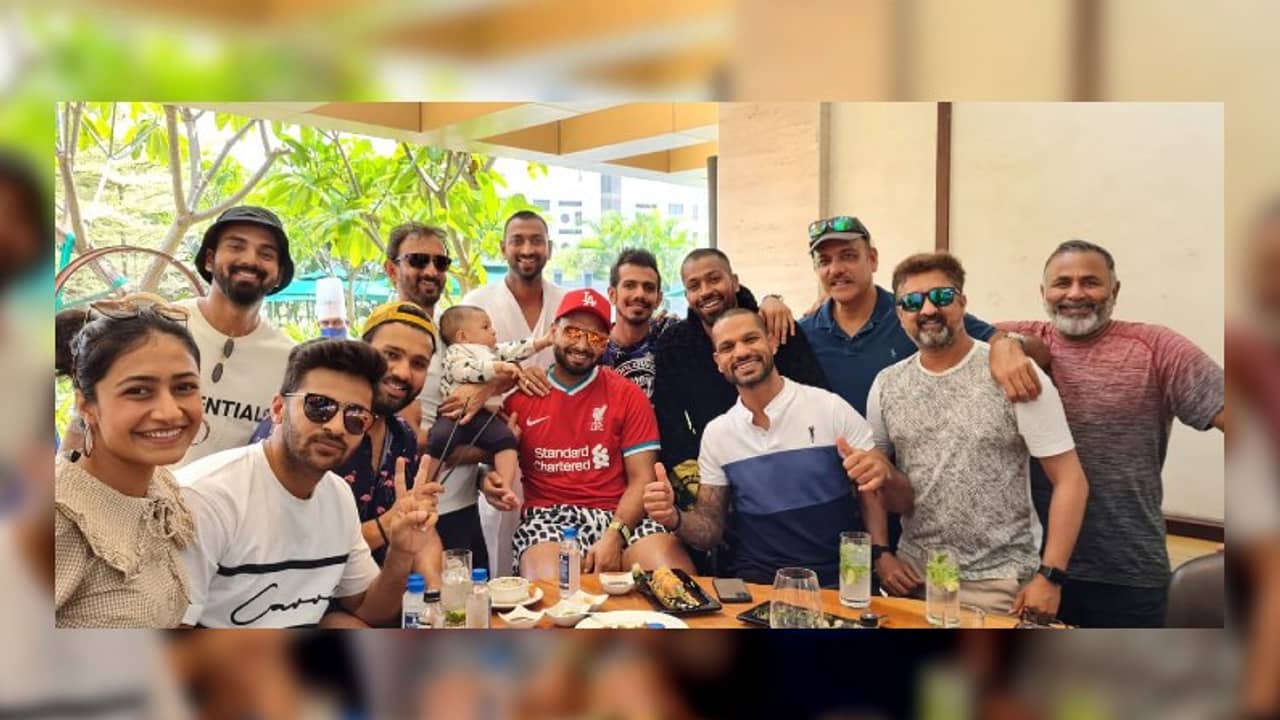 ছবি পোস্ট করে শাস্ত্রী, অন্যরা অনুসরণ করবে