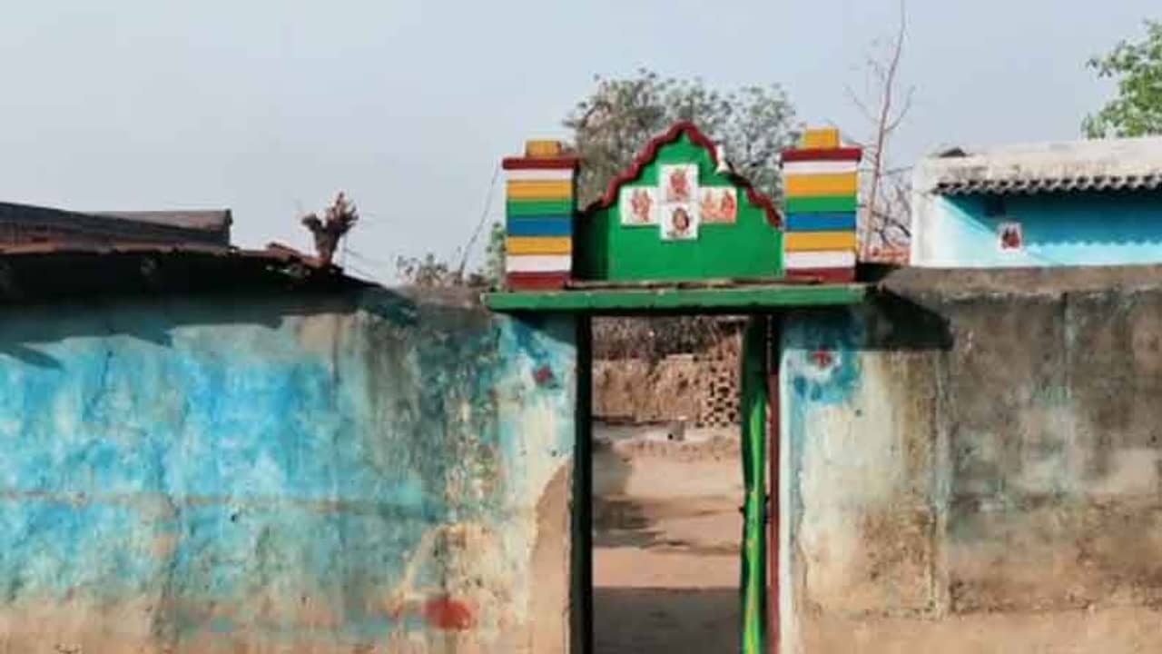 মধ্যরাতে বাড়িতে আচমকাই বিকট শব্দ, শরীর থেকে ছিন্ন হাত, রক্তাক্ত অবস্থায় কাতরাচ্ছিল যুবক