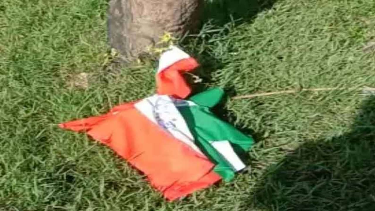 তৃণমূলের পতাকার মধ্যেই দলা পাকানো অবস্থায় পড়ে ছিল জিনিসটা, দৃশ্য দেখে শিউরে উঠলেন এলাকাবাসী