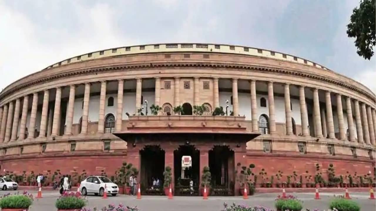 শর্তসাপেক্ষে সপরিবারে ভ্যাকসিন পাবেন সাংসদরা, পার্লামেন্টেই টিকাকরণ