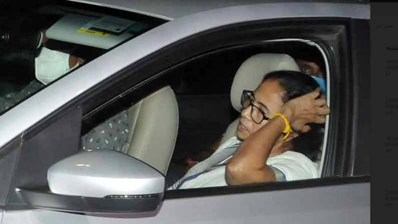 মমতার ওপর হামলা হয়নি, রিপোর্ট দেখে জানিয়ে দিল কমিশন