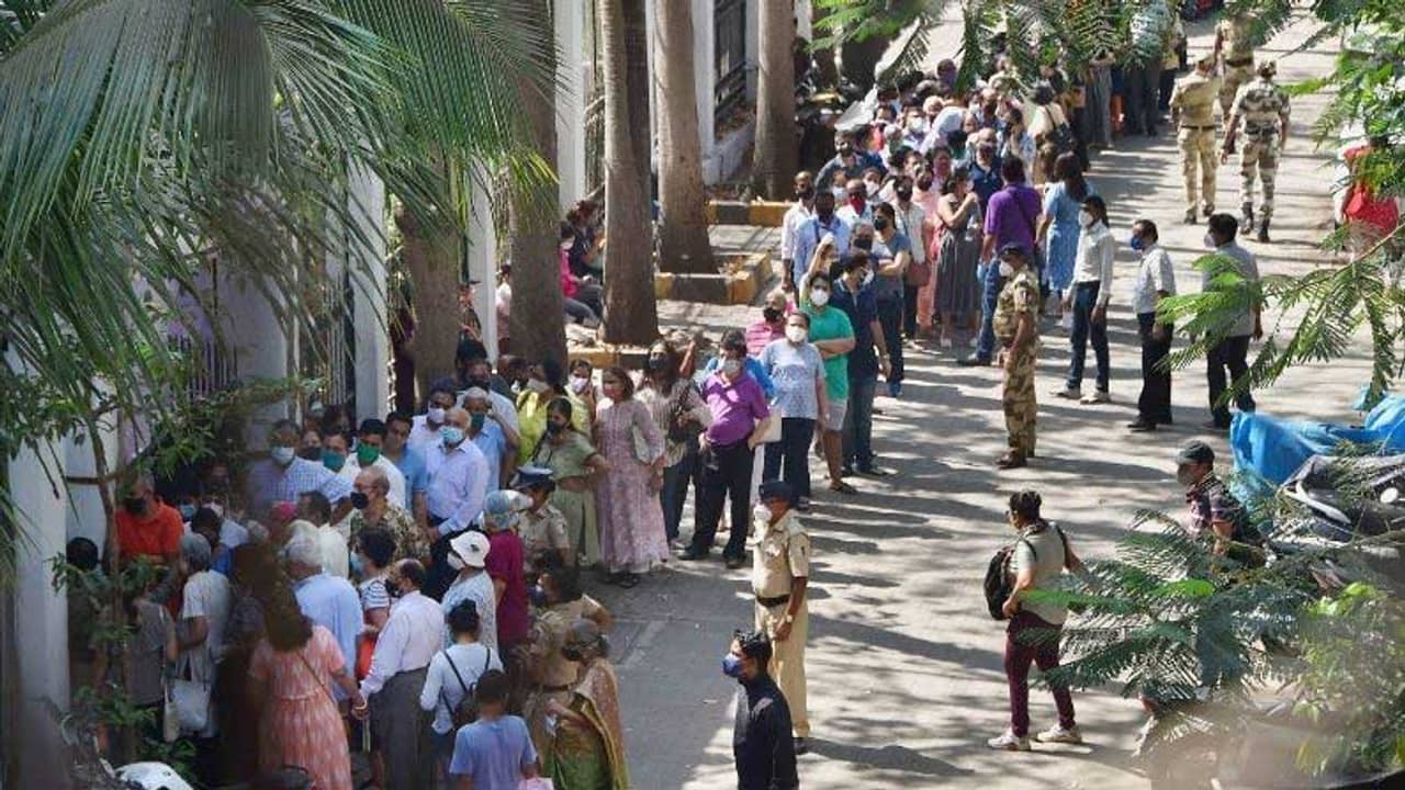 ভ্যাকসিন কবে আসবে জানা নেই, ১৮ উর্ধ্বদের টিকাকরণে দেরির সম্ভাবনা ত্রিপুরায়