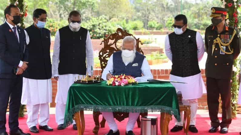 বাংলাদেশ সফরে মোদী, হাসিনাকে ১২ লক্ষ টিকা উপহার ভারতের