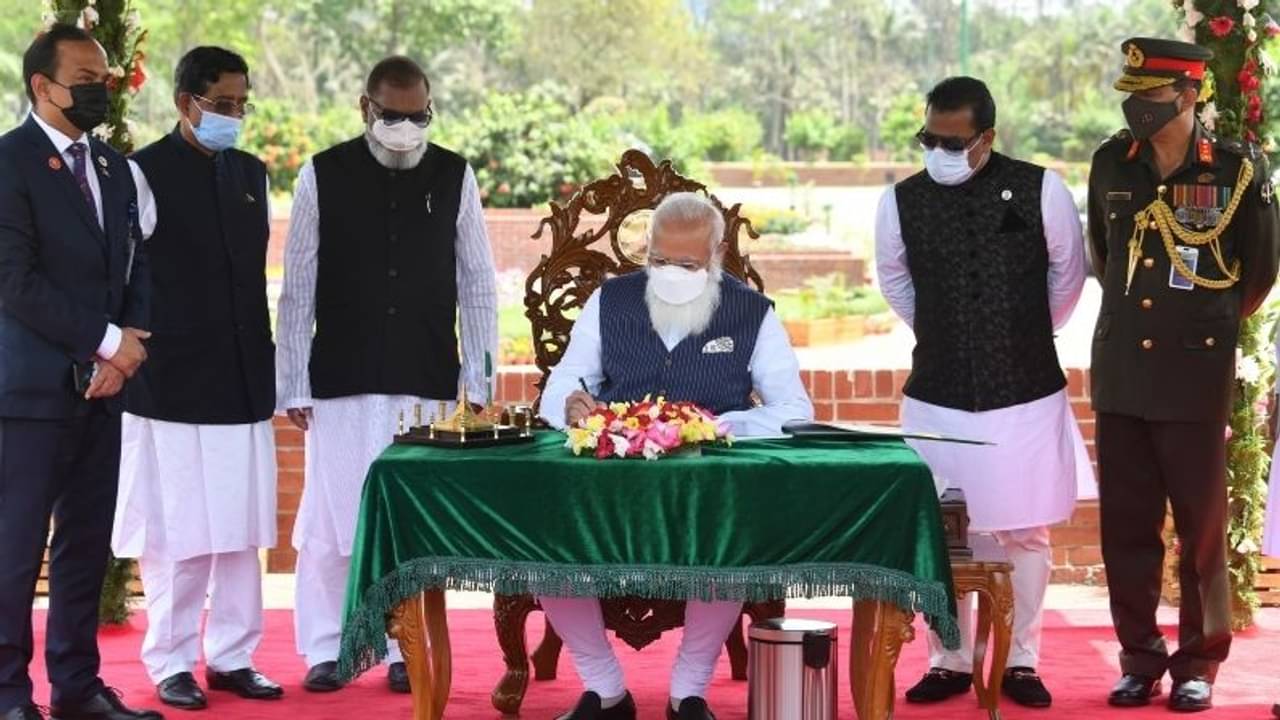 বাংলাদেশ সফরে মোদী, হাসিনাকে ১২ লক্ষ টিকা উপহার ভারতের