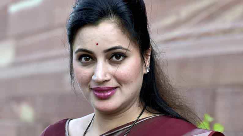 'মুখে অ্যাসিড ছুড়ে মারব...' খোদ সাংসদকে হুমকি!