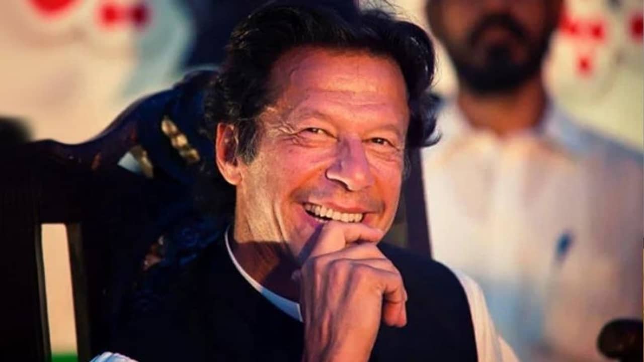 বিরোধী শূন্য আস্থা ভোটে কাপ্তান ইমরানের জয়