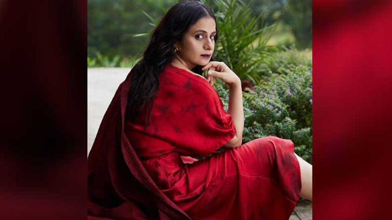 একা একাই ‘পাওরি’ ট্রেন্ডে কীভাবে অংশ নিলেন রসিকা?