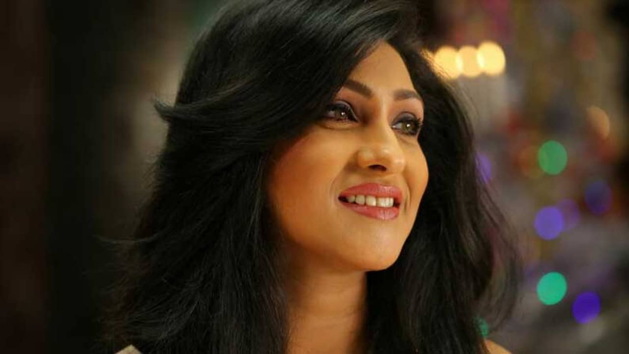 Rituparna Sengupta: শান্তির শুরুটা ঠিক কীভাবে হতে পারে, জানালেন অভিনেত্রী ঋতুপর্ণা সেনগুপ্ত