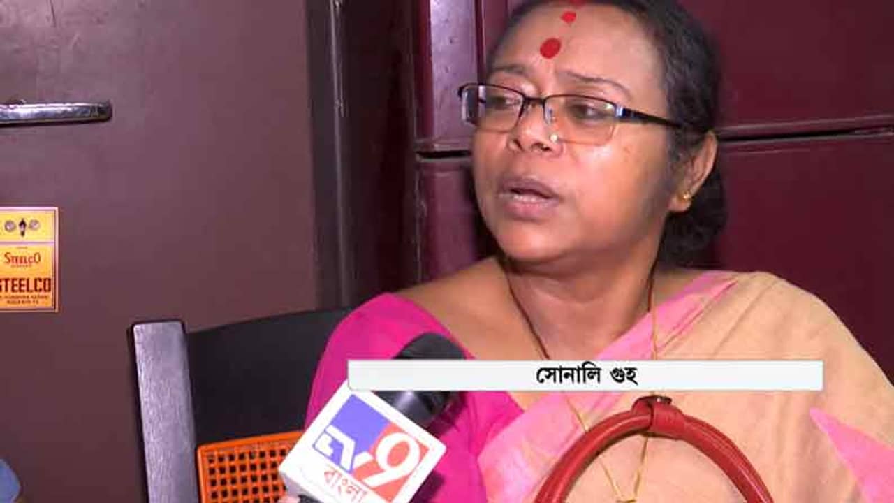 কানে শুনতে পান না এমনও অনেককে টিকিট দিয়েছেন মমতা, আজই পদ্মাসনে অভিমানী সোনালি