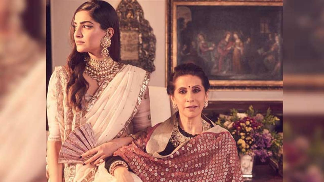 মায়ের জন্মদিনে দূরে তিনি, মন খারাপ করে কী লিখলেন সোনম?