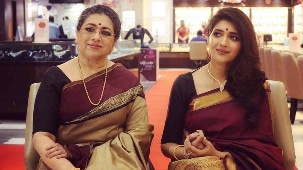 মা-মেয়ের যুগলবন্দি পারফরম্যান্স দেখে মুগ্ধ দর্শক