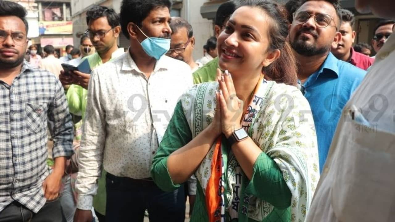 প্রচারে নেই জেলা নেতৃত্ব, বহিরাগত কৌশানীর সাফাই, ‘এক পরিবারে পাঁচটা বাসন থাকলে আওয়াজ তো হবেই’