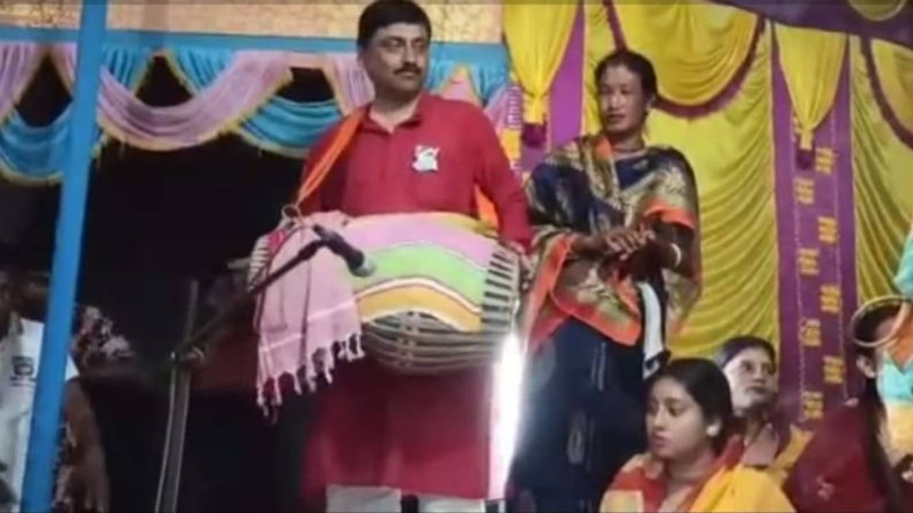 ভোটারের মন পেতে এবার কীর্তনিয়ার ভূমিকায় সৌরভ