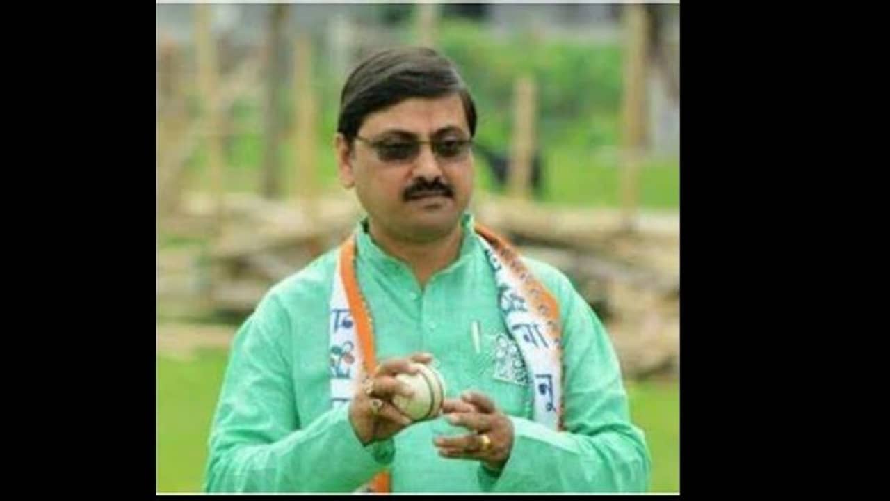 গেরুয়া ফিতে পরে মার্চ পাস্ট উত্তরপ্রদেশ পুলিশের, কমিশনের পথে সৌরভ