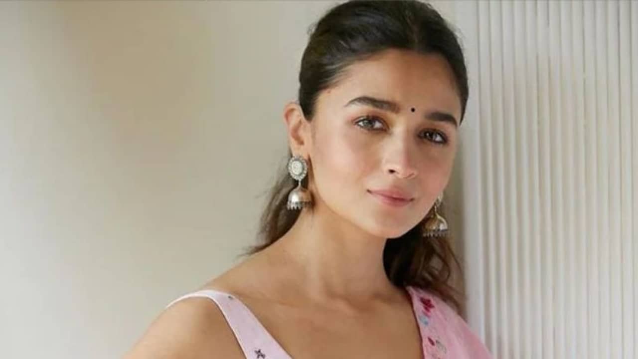 প্রিয়...তোমায় কী ভীষণ মিস করছিলাম, কার উদ্দেশ্যে আলিয়ার এই ভালবাসার বার্তা? 