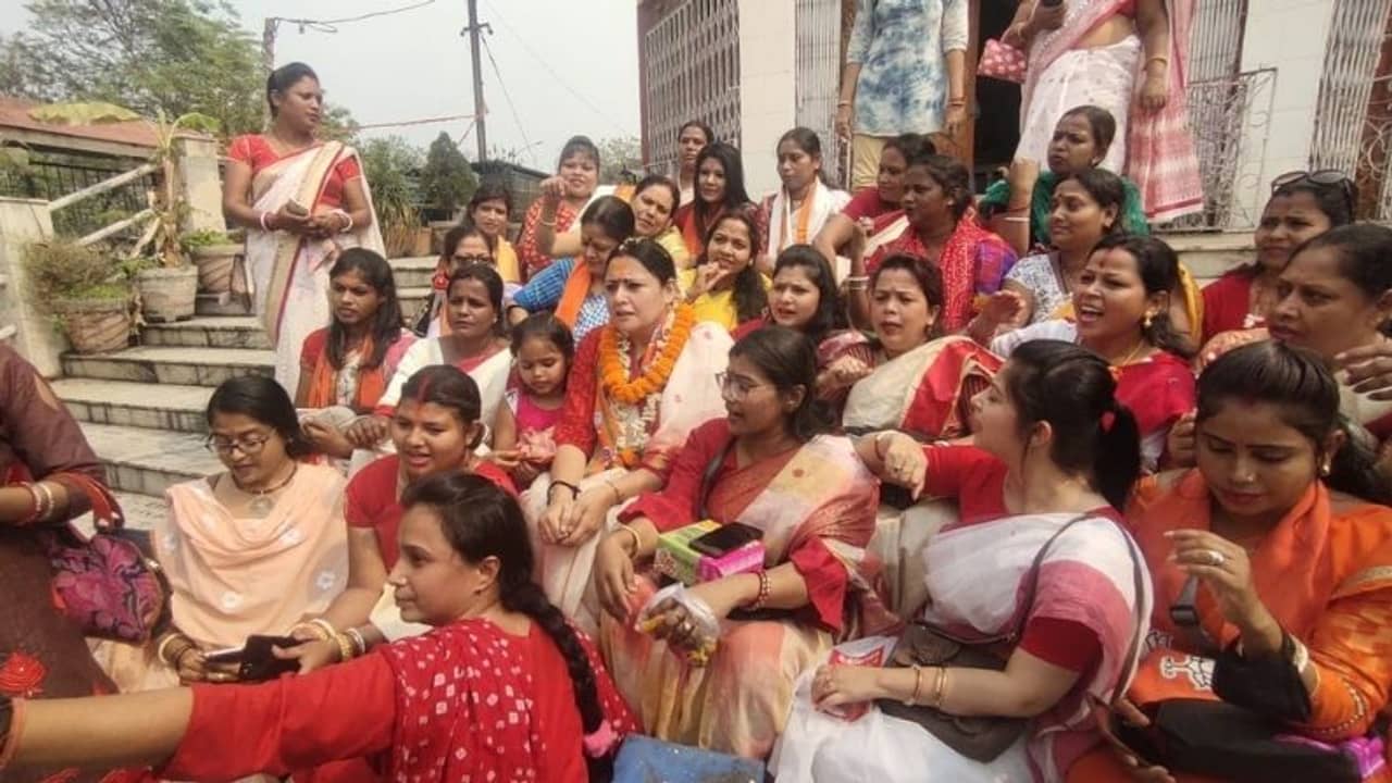 মুখ্যমন্ত্রীর আরোগ্য কামনায় পুজো দিলেন অগ্নিমিত্রা পল