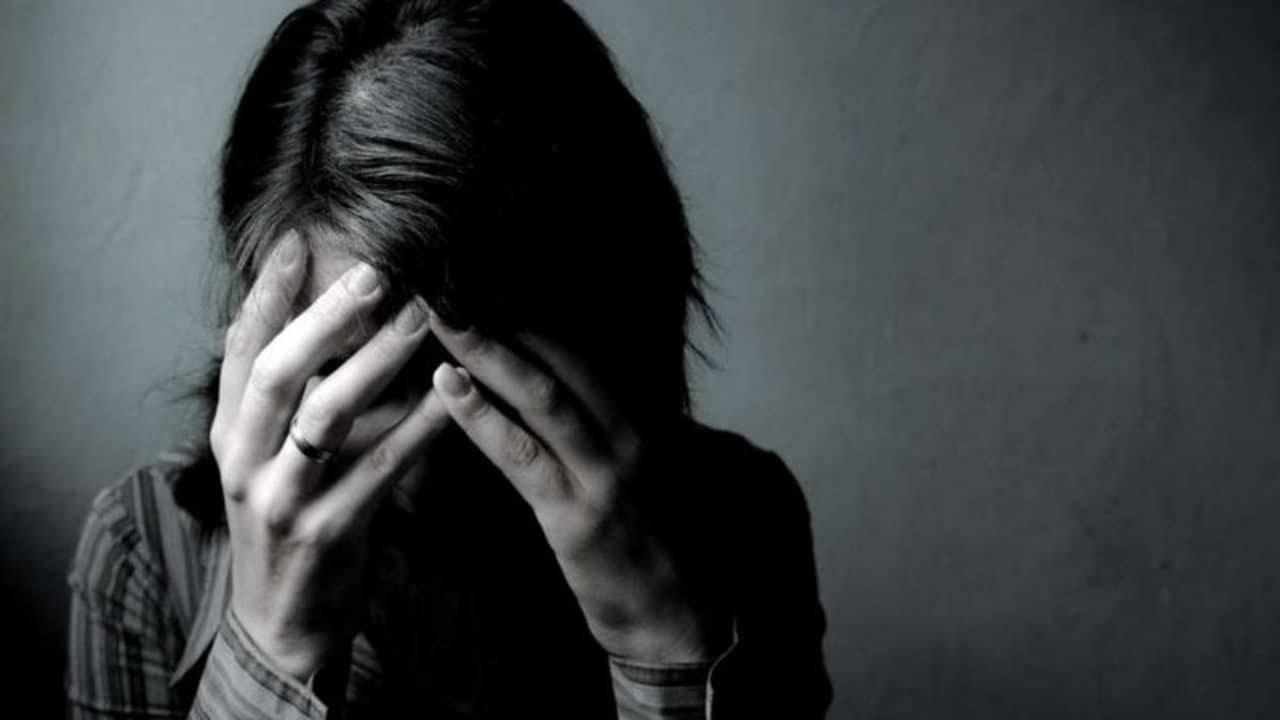 অবসাদগ্রস্ত ব্যক্তির সঙ্গে এই ভুলগুলি মোটেও করবেন না