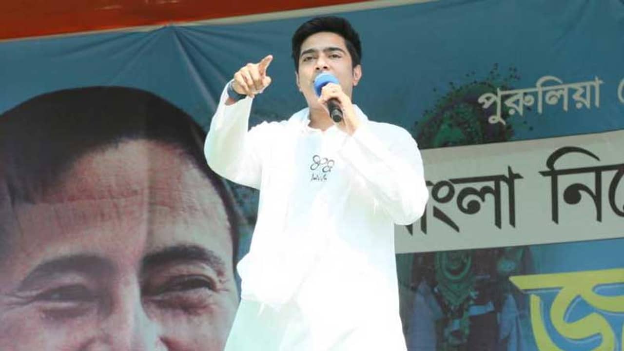 ডায়মন্ড হারবারের এসপি বদল, প্রচার থেকে নির্বাচন কমিশনকে নিশানা অভিষেকের