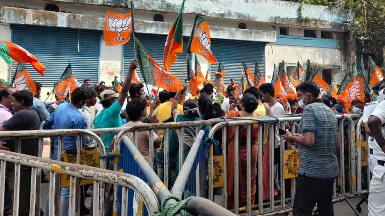 দলের কোনও কর্মসূচিতে নেই, অথচ প্রার্থী! হেস্টিংসে বিজেপি অফিসে বিক্ষোভ দলীয় কর্মীদের