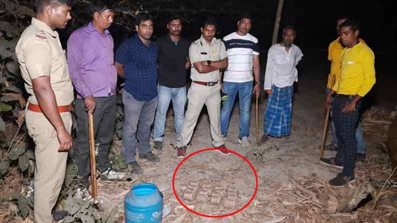 দুপুরের পর ফের রাতে অভিযান, উদ্ধার ২১টি তাজা বোমা