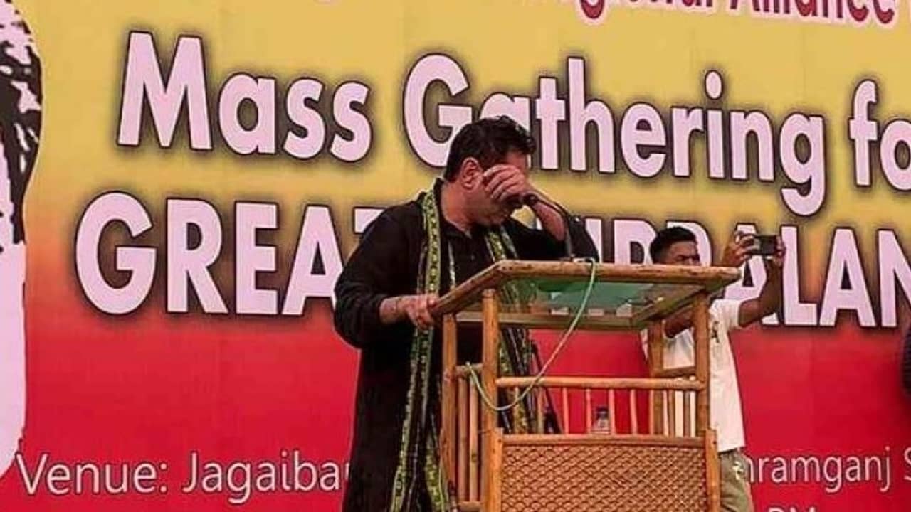 বৃহত্তর ত্রিপরাল্যান্ডের ডাকে মিলল না সাড়া, মঞ্চেই কেঁদে ভাসালেন রাজ পরিবারের সদস্য