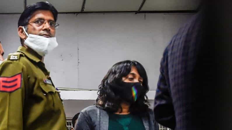 'আগেই অপরাধী ঘোষণা করে দিয়েছিল টিআরপি লোভীরা', টুলকিটকাণ্ডে মুখ খুললেন দিশা 'আগেই অপরাধী ঘোষণা করে দিয়েছিল টিআরপি লোভীরা', টুলকিটকাণ্ডে মুখ খুললেন দিশা