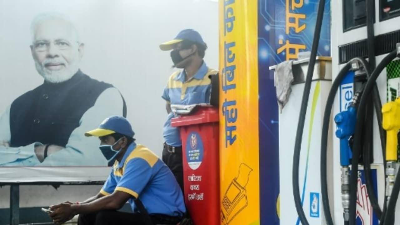 অবিলম্বে সরাতে হবে সমস্ত সরকারি বিজ্ঞাপনের ছবি, নির্দেশ কমিশনের