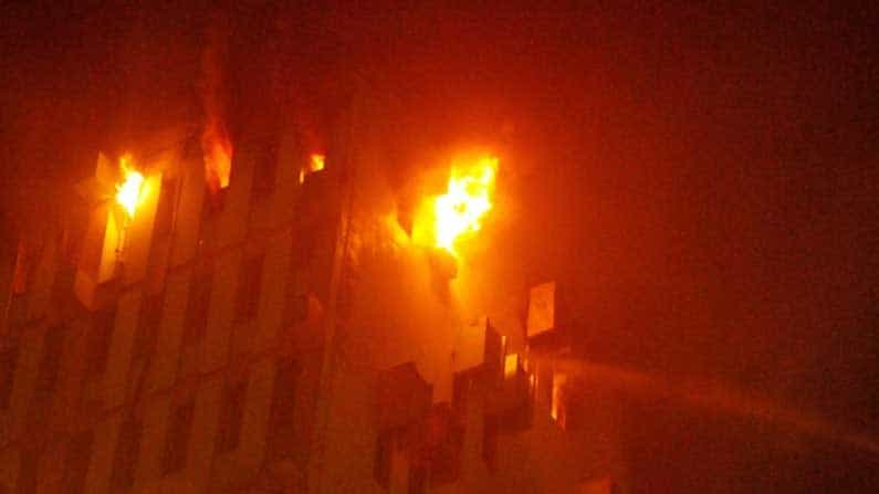 এমন ভয়াবহ আগুন লাগার পরও কেন লিফট পরিষেবা সচল রইল, প্রশ্ন প্রাক্তন দমকল কর্তাদের এমন ভয়াবহ আগুন লাগার পরও কেন লিফট পরিষেবা সচল রইল, প্রশ্ন প্রাক্তন দমকল কর্তাদের