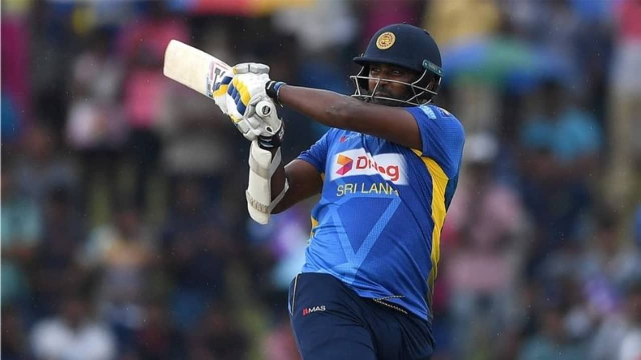 ৬ বলে ৬টা ছয় থিসারার