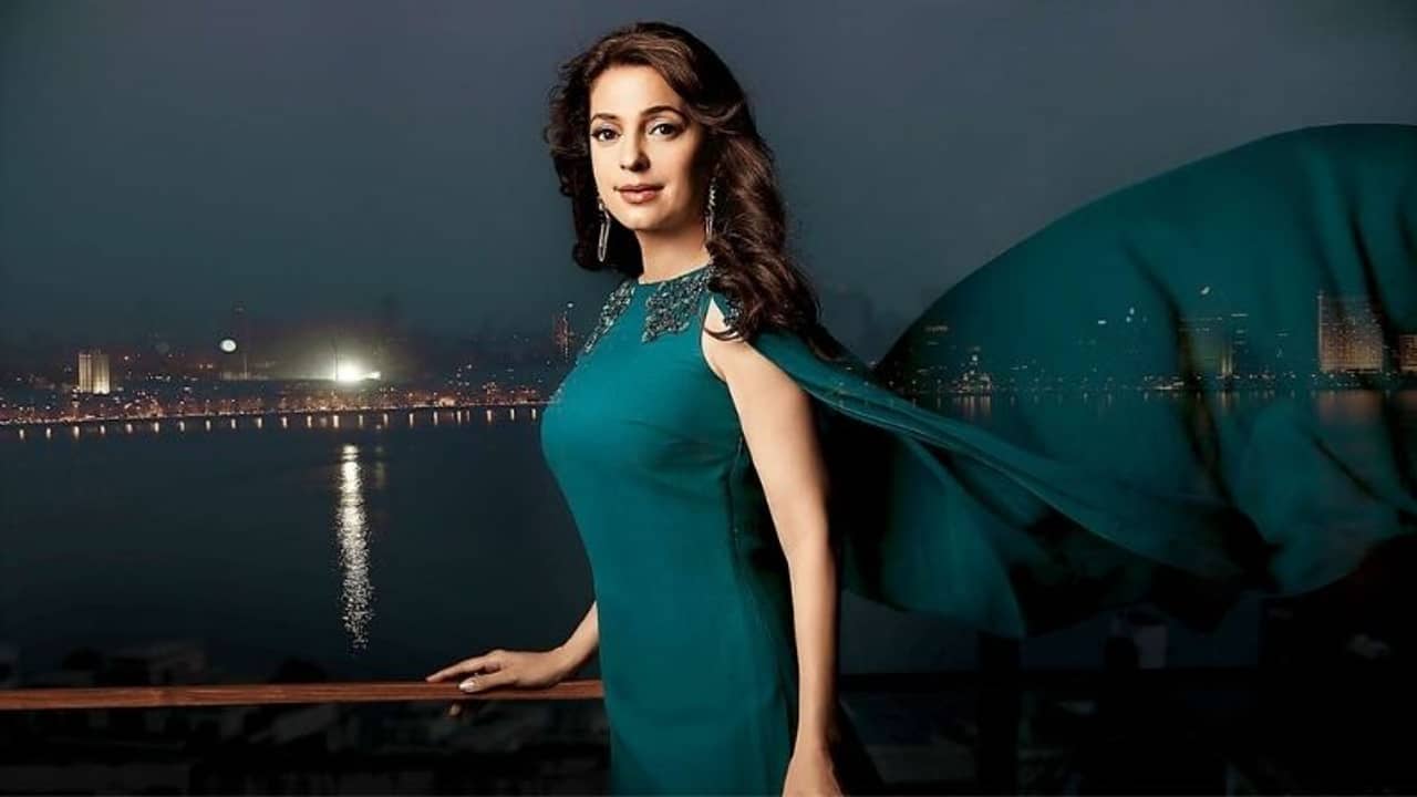 এ বার ওয়েব দুনিয়ায় পা রাখছেন জুহি চাওলা