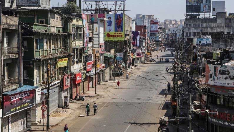 করোনাকে বাগ মানাতে একাধিক জেলায় কার্ফু, লকডাউন না চাইলেও 'বাধ্য' মুখ্যমন্ত্রী