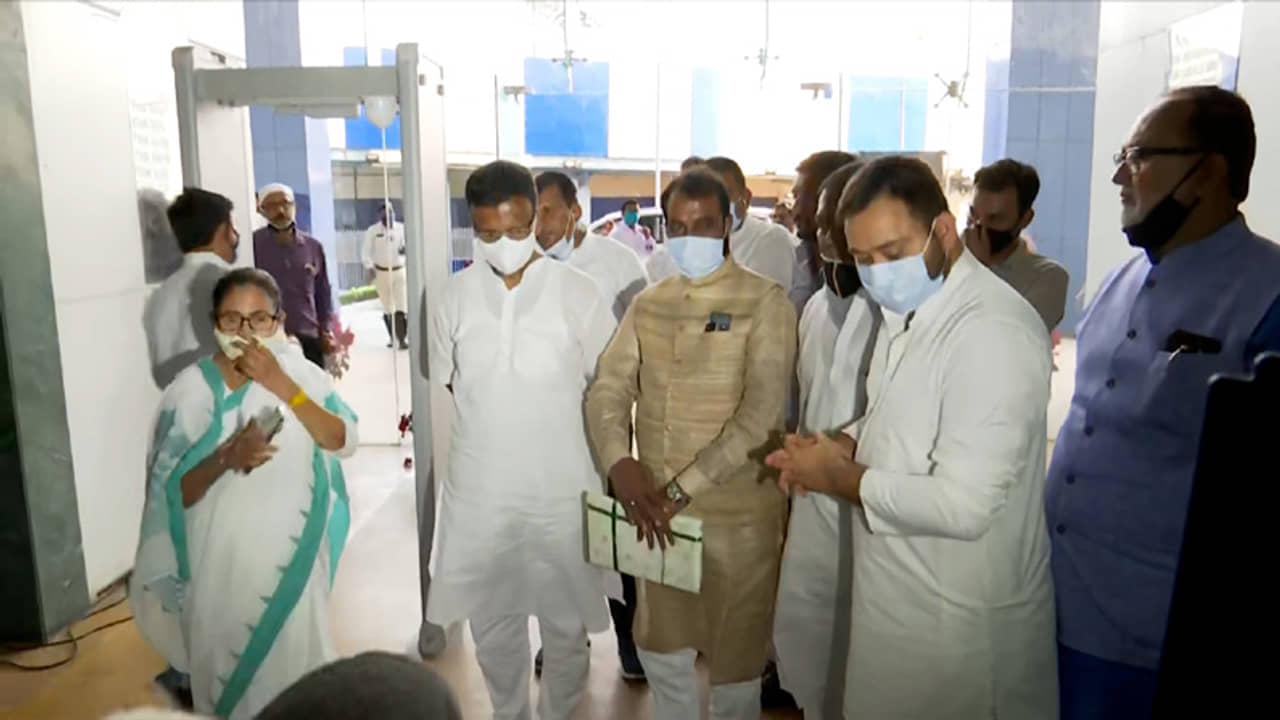 বঙ্গযুদ্ধে মমতাকে নিঃশর্তে পূর্ণ সমর্থন লালুপুত্রের, নবান্নের বৈঠকে বাড়ল জল্পনা