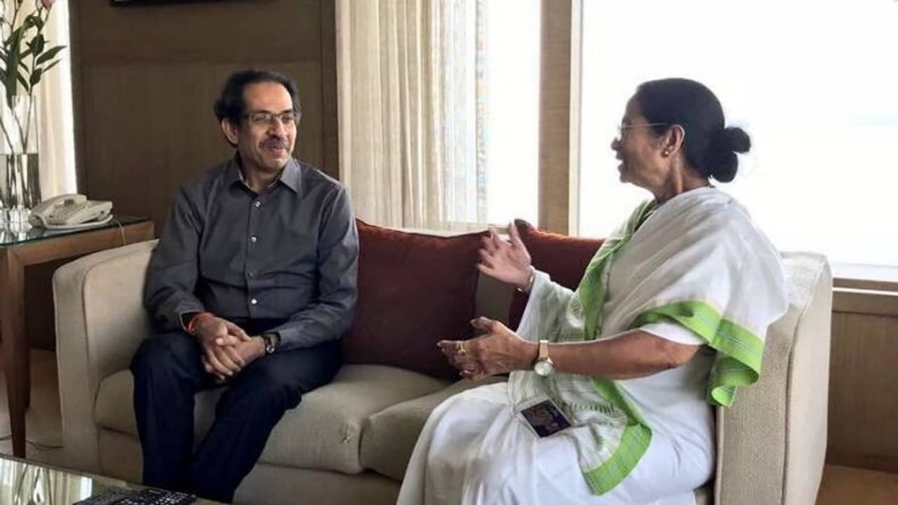 পশ্চিমবঙ্গ নির্বাচনে না শিবসেনার, মমতাকে বাংলার বাঘিনী বলে পাশে থাকার বার্তা