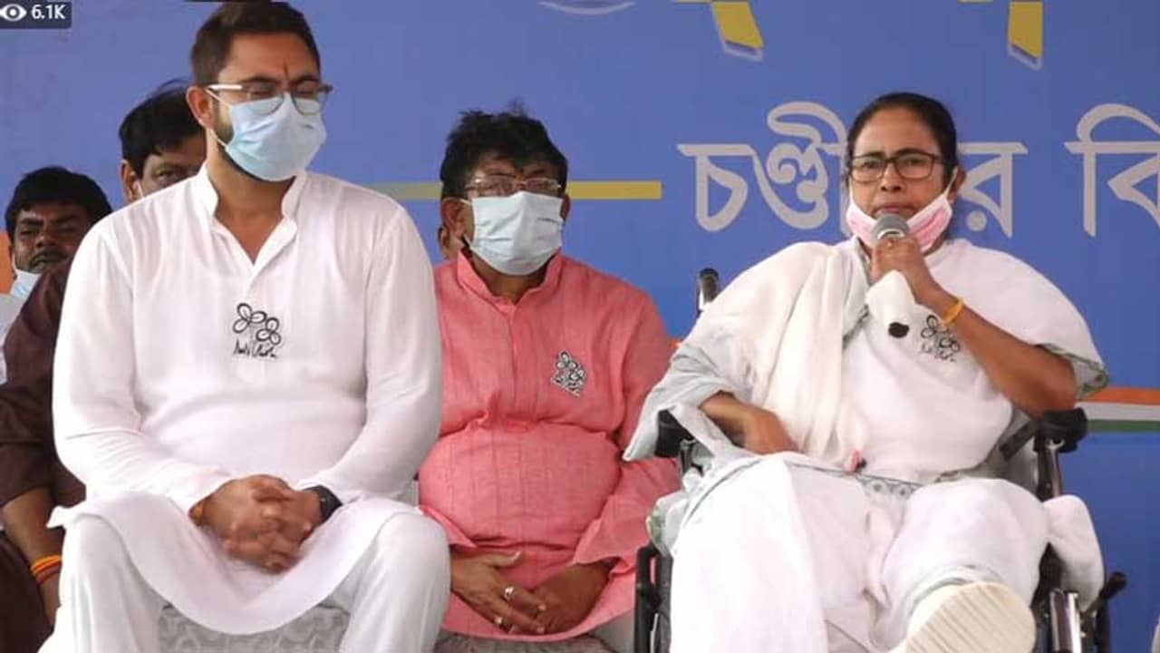 ৩০-এর মধ্যে নাকি ২৬ পাবে, রসগোল্লা খাবে, রস ছাড়া!: মমতা