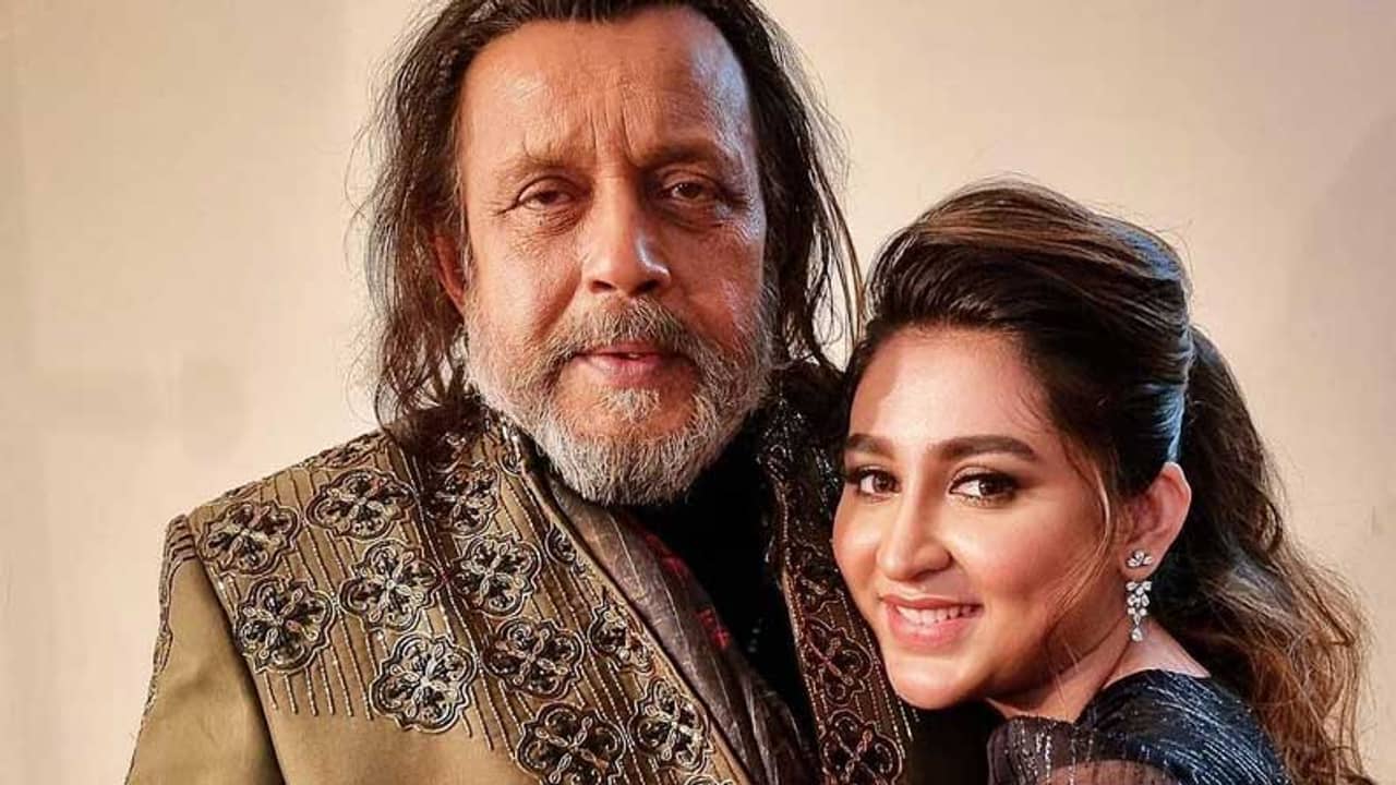 বিজেপিতে যোগদানের দিনই মিঠুনের সঙ্গে ছবি পোস্ট, রাজনীতিতে যোগ দিচ্ছেন ঐন্দ্রিলা?