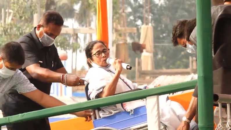 বগলামুখী মায়ের কবজ ছিল বলেই সেদিন বেঁচে গেলাম: মমতা বগলামুখী মায়ের কবজ ছিল বলেই সেদিন বেঁচে গেলাম: মমতা