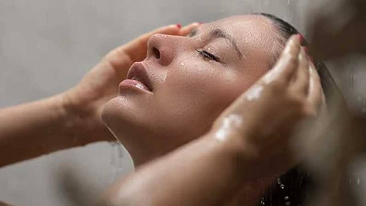 ভুল পদ্ধতিতে কন্ডিশনার ব্যবহার করছেন কি? সতর্ক থাকুন