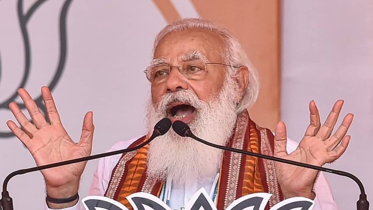 চা-ওয়ালা ছাড়া আপনাদের কষ্ট আর কে বুঝবে?, ভোটের আর্জি নমোর