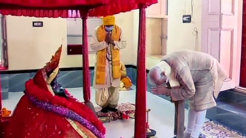 Narendra Modi in Bangladesh: করোনামুক্তিতে যশোরেশ্বরী দেবীর চরণে, সম্পর্ক মজবুতে পুঁতলেন চারাগাছ