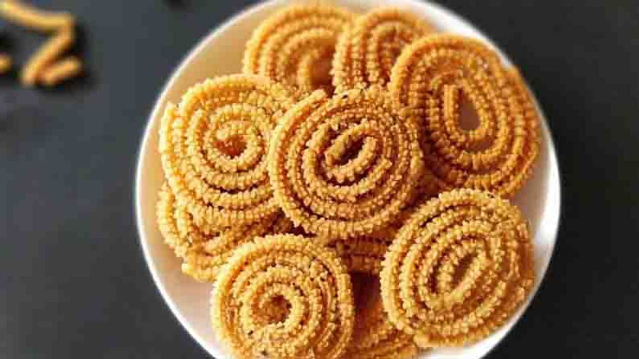 পপকর্ন,চিপস নয় সন্ধ্যার আড্ডা জমুক মুরুক্কুতে