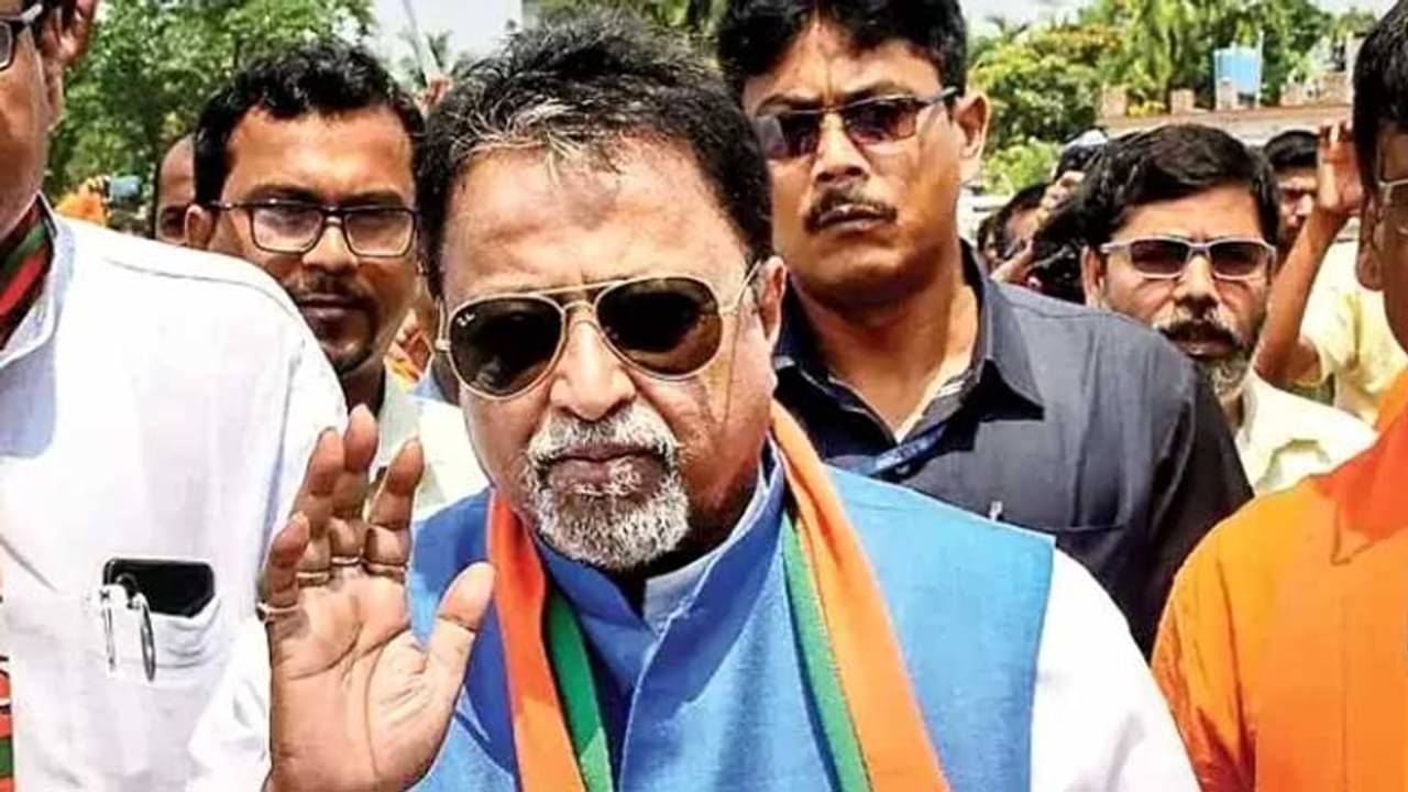 যন্ত্রণায় জ্বলছেন মুকুল; বিজেপির বৈঠকে গরহাজির থেকে বললেন, আমাকে কেউ জানায়ইনি