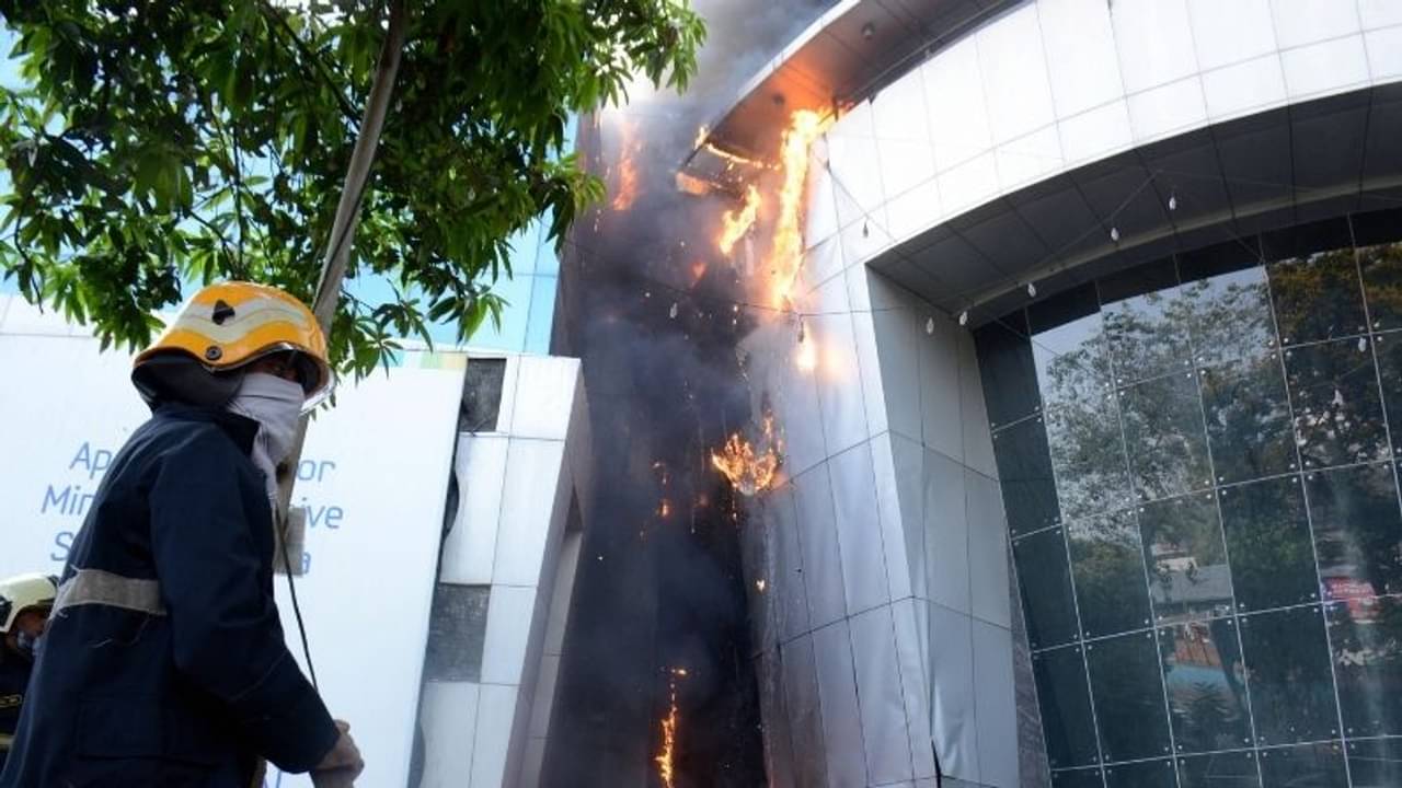 আমায় ক্ষমা করে দিন, হাসপাতালে অগ্নিকাণ্ডে মর্মাহত মুখ্যমন্ত্রী, ঘোষণা ক্ষতিপূরণের