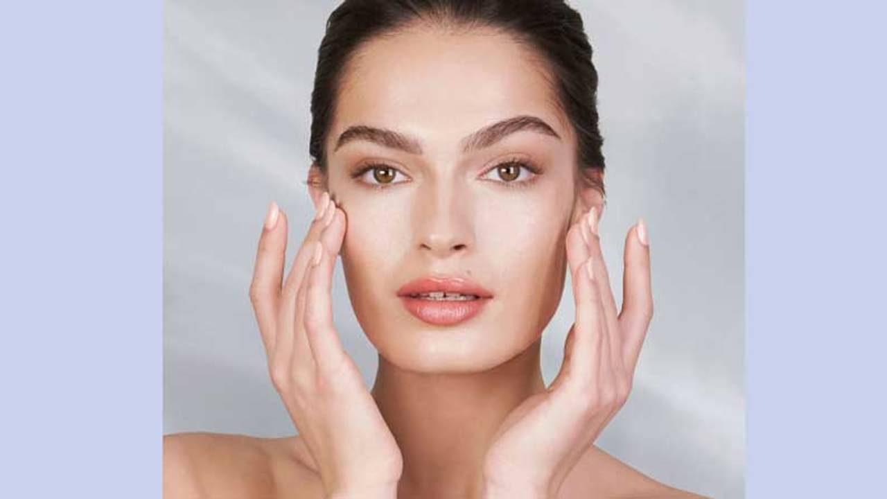 অত্যধিক শুষ্ক ত্বক? বাড়িতে তৈরি সিরাম ম্যাজিকের কাজ করবে