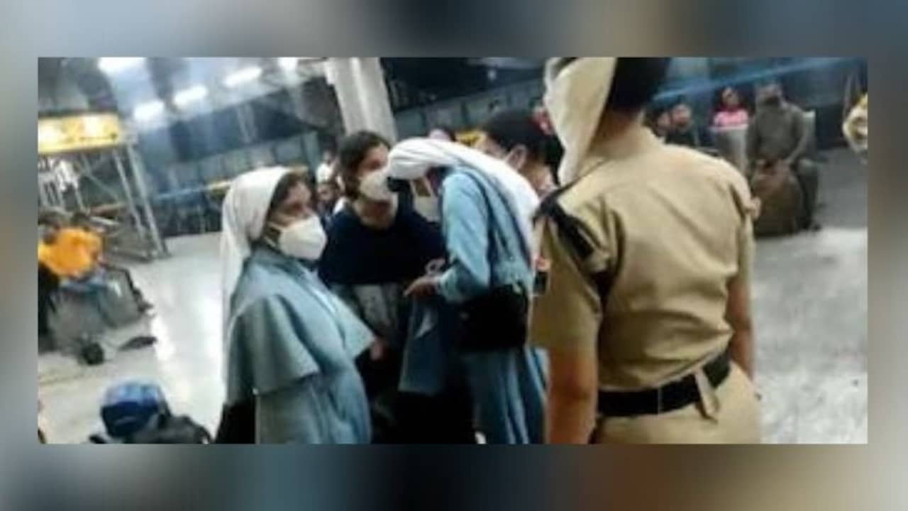 ধর্মান্তকরণের সন্দেহে খ্রিস্টান সন্ন্যাসিনীদের হেনস্থা, মুখ্যমন্ত্রীর চিঠিতে তদন্তের প্রতিশ্রুতি শাহের