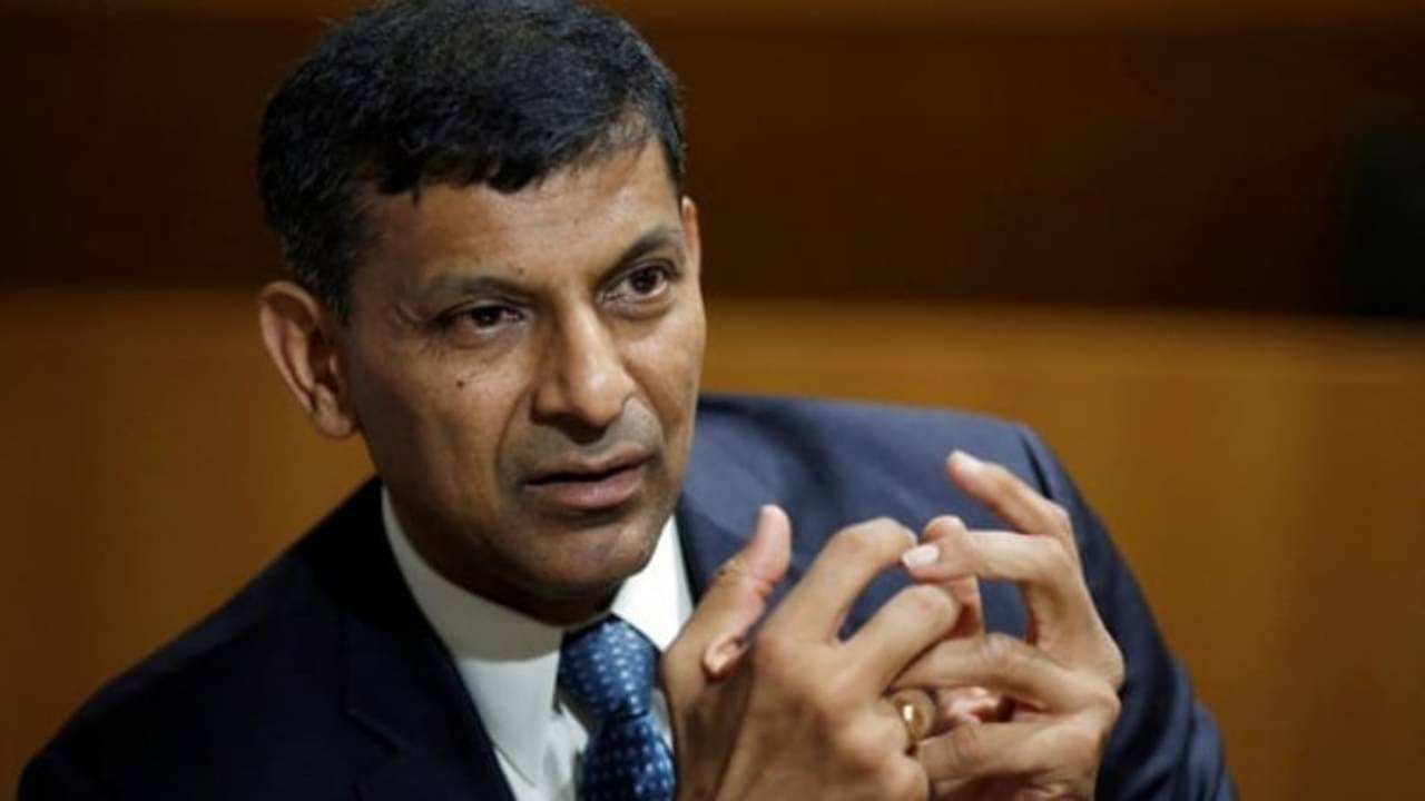 বাক স্বাধীনতায় আঘাত, অধ্যাপকের ইস্তফা প্রসঙ্গে মন্তব্য রাজনের