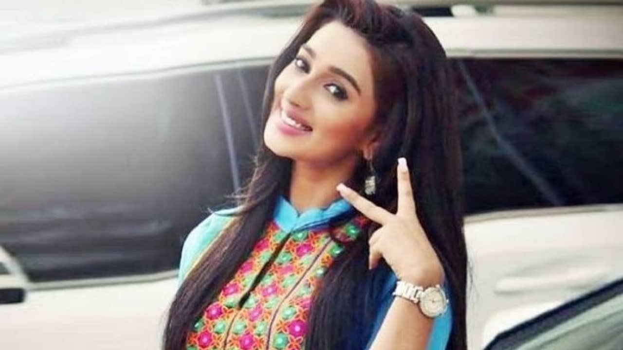 প্রত্যক্ষ রাজনীতির সঙ্গে যুক্ত বলেই কলকাতা থেকেও বাঁকুড়ার মানুষের পাশে দাঁড়ান সহজ হল