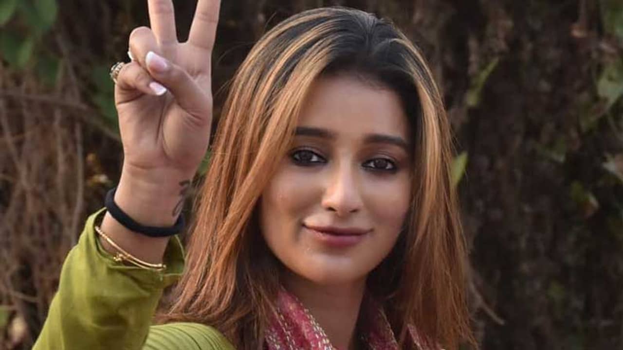 প্রচারে বেরিয়ে ‘কৃষ্ণনাম’ করলেন সায়ন্তিকা বন্দ্যোপাধ্যায়