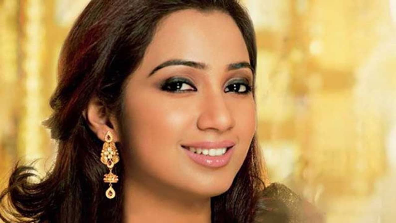 ‘আমার সন্তানের নাম আপনারা ঠিক করে দিন’, অনুরাগীদের কাছে দাবি শ্রেয়ার