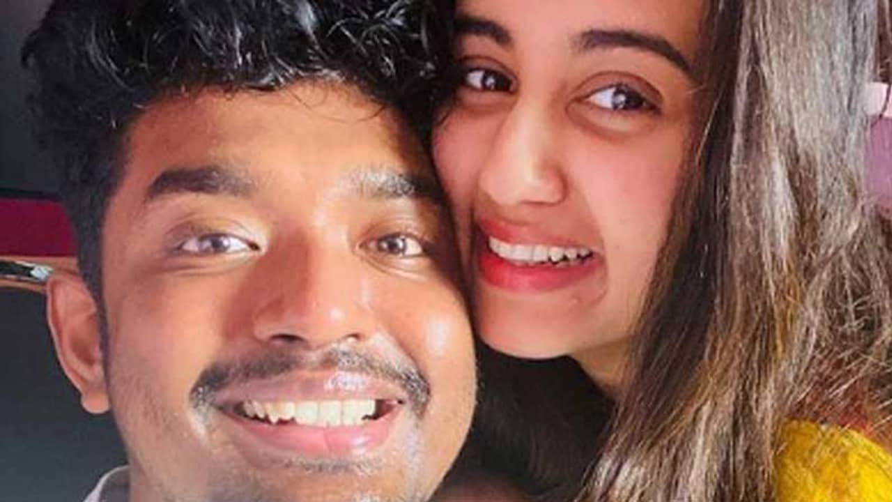 একান্তে শোভন, স্বস্তিকা, আড্ডায় ভরপুর মুহূর্ত