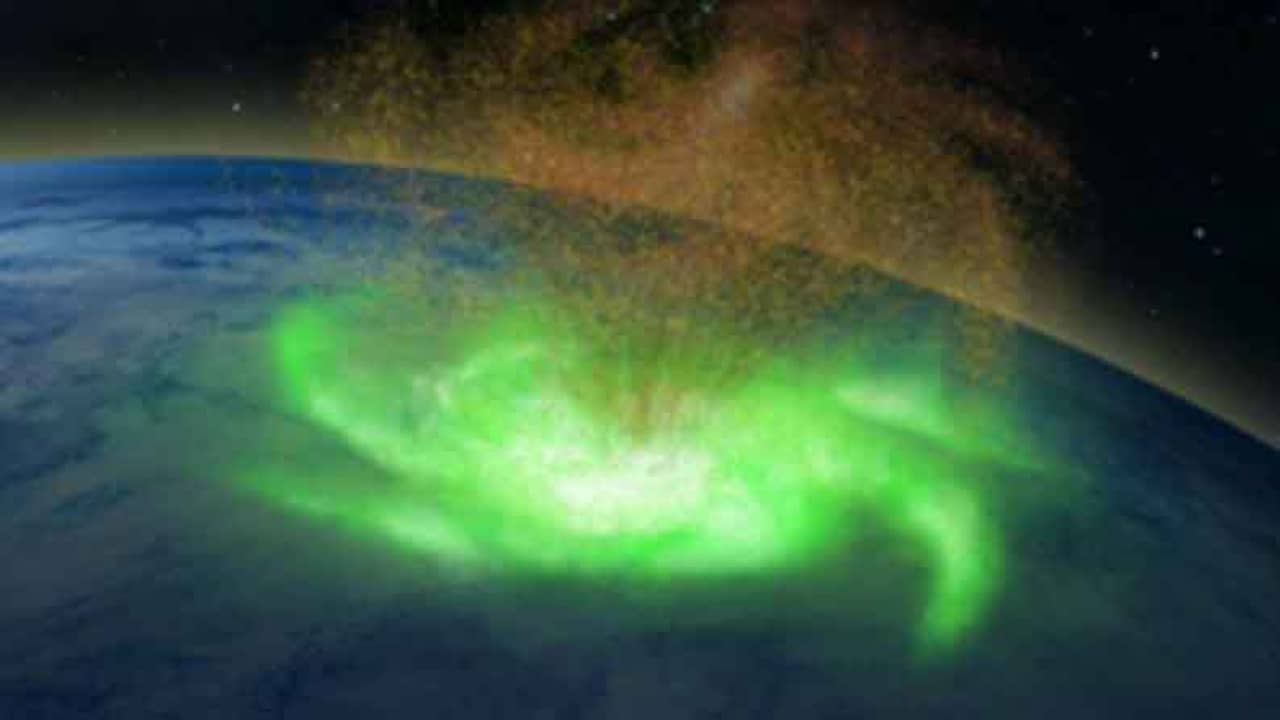 স্পেস হারিকেন, এই প্রথম মহাকাশেও দেখা গিয়েছে ঘূর্ণিঝড়